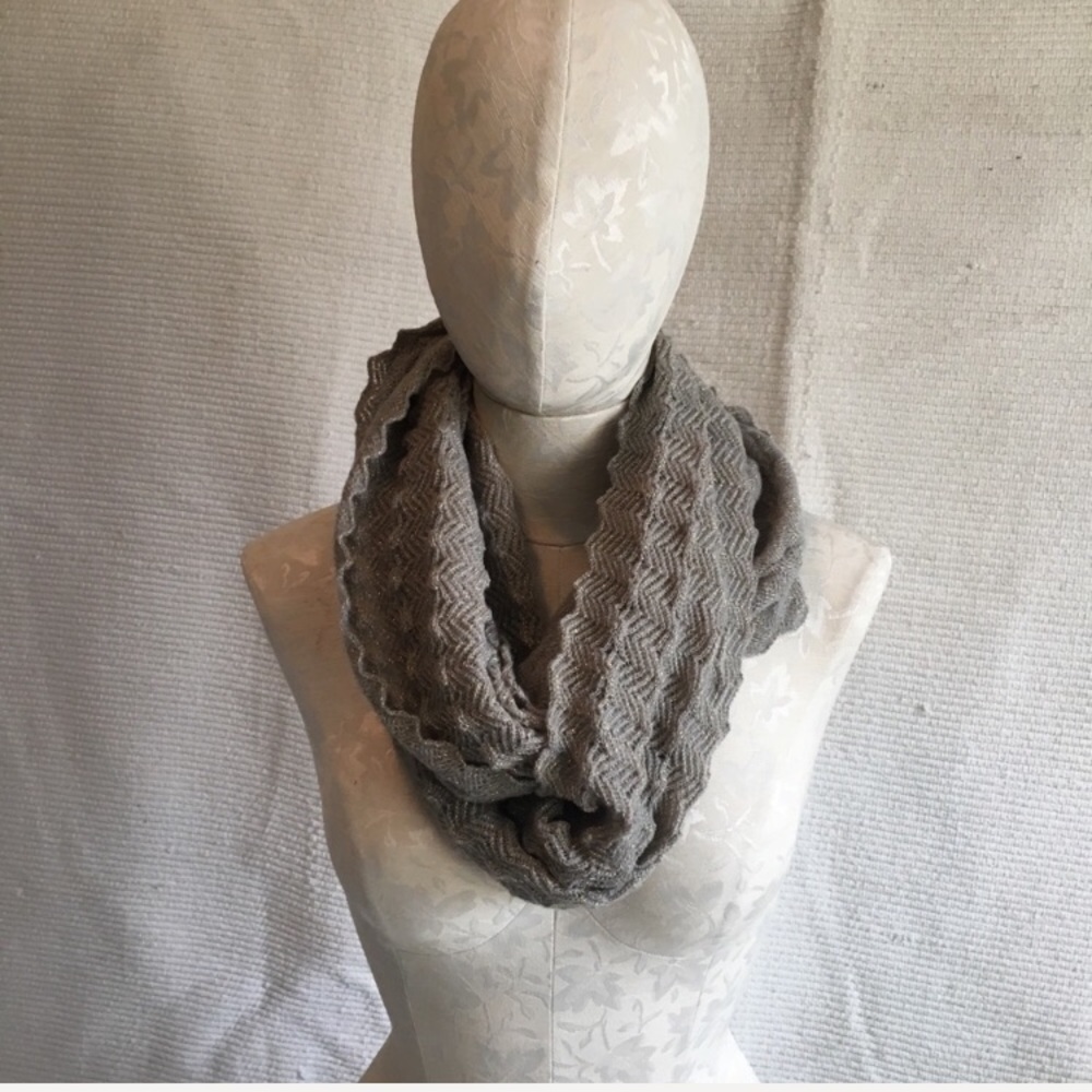 Anthropologie Infinity Scarf Echo The Tube Crochet NWT Grey Tan Neutral - Picture 8 of 8